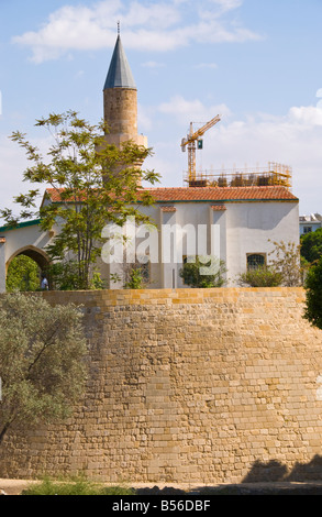 Kleine Moschee und venezianischen Mauer in Nikosia Zypern Südeuropa Stockfoto