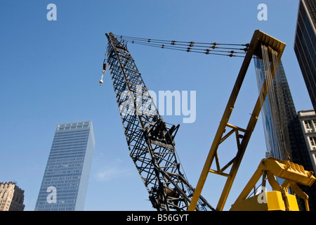 Ein Kran ist auf dem Gelände des World Trade Center in New York gesehen. Stockfoto