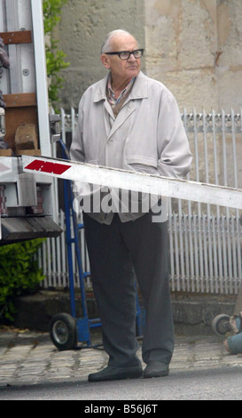 Bild James Vellacott bewegt sich in Ronnie Barker und seine Tochter Charlotte in ihrem neuen Haus in einem Dorf in der Nähe von Cognac in Süd-West Frankreich Stockfoto