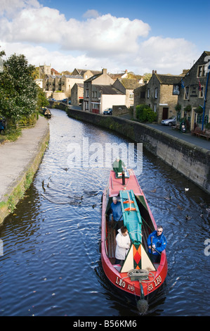 Ein Narrowboat auf dem "Leeds und Liverpool" Canal in Skipton "North Yorkshire" England "Great Britain" Stockfoto