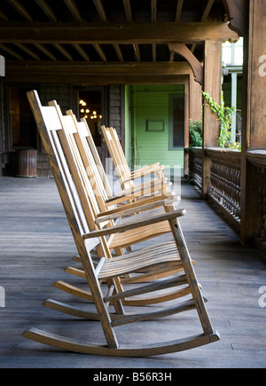 Reihe von Schaukelstühle im Mohonk Mountain House Stockfoto