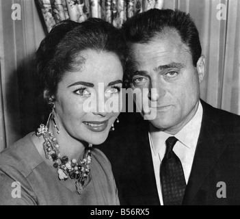 Elizabeth Taylor mit ihrem verstorbenen Ehemann, Filmproduzent Mike Todd. Er starb bei einem Flugzeugabsturz. April 1957 P009618. Stockfoto