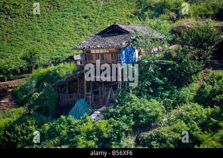 Bauernhaus am Ufer des Flusses Yangzi in der Nähe von Badong im Bereich drei Schluchten des Yangzi Fluss China JMH3423 Stockfoto