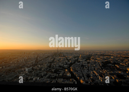 Panoramablick über Paris bei Sonnenuntergang France Stockfoto