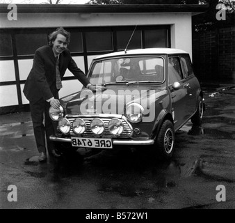 Transport: Pkw. Peter Copestick (20) von Seabridge Lane, Newcastle-unter Lyme, Personal hat ein super-Mini Auto obwohl es Stockfoto