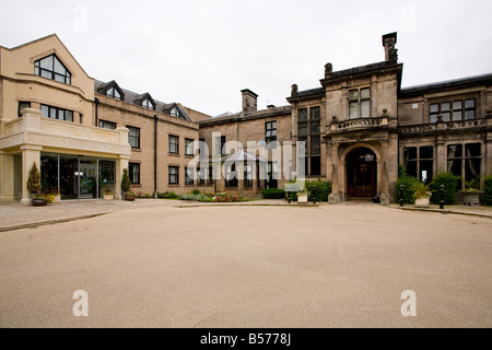 Ein moderner Anbau an ein altes viktorianisches Landhaus das heute ein Hotel und ein Fitnessstudio Komplex ist. Stockfoto