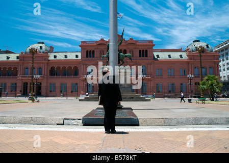 Bürokrat Zahlen achtet vor der Casa Rosada, Buenos Aires, Argentinien Stockfoto