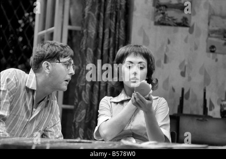 Shaw Theater. Die Geburtstagsparty. Pinters spielen The Birthday Party. Shaw Theater Euston Road, N.W.I. John Alderton-St Stockfoto