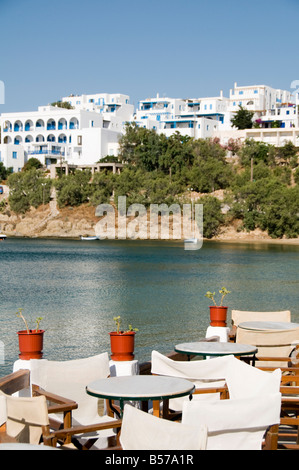 Architektur griechischen Kykladen-Inseln von einem Café am Hafen Insel Paros Stockfoto