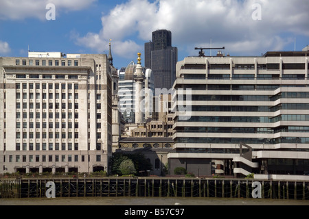 England London Stadt-Bürohaus in der Nähe von London Versammlung Gebäude am Ufer der Themse Stockfoto