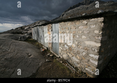 Hydroelektrischen Kraftwerk Gebäude, Laguna Cullicocha, Cordillera Blanca, Parque Nacional Huascaran, Peru Stockfoto