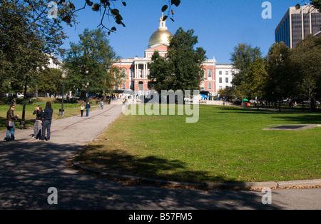 Massachusetts State House auf dem Beacon Hill, Boston MA (Blick vom Boston Common) Stockfoto