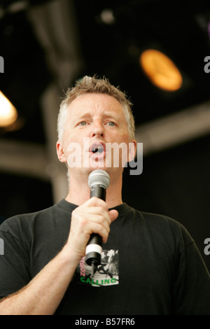 Billy Bragg machen Armut Geschichte März singen in Wiesen Parken Edinburgh wo der März begann und endete. Stockfoto