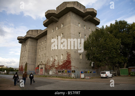 Ein Beton bunker Weltkrieg zwei in Feldstrasse, zwischen dem Stadtteil St. Pauli und Schanzenviertel in Hamburg, Deutschland. Stockfoto