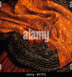 Indischen Handwerk Detail hochwertige Krawatte Seide Dupatta von Bhuj Gujerat gefärbt Stockfoto