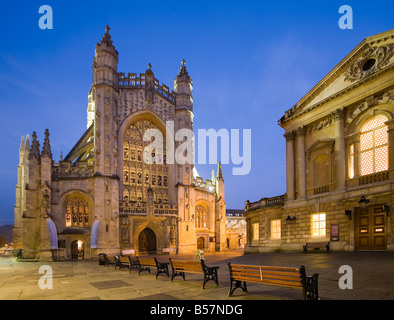 Bath Abbey in der Dämmerung Stockfoto