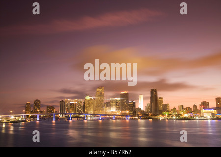 Skyline von Miami gesehen von Macarthur Causeway, Miami, Florida, Vereinigte Staaten von Amerika, Nordamerika Stockfoto