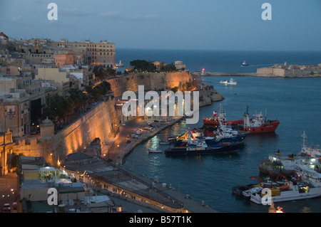 Blick auf den Grand Harbour von Barracca Gardens, Valletta, Malta, Mittelmeer, Europa Stockfoto