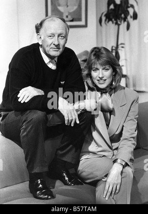 Die BBC aufgereiht ihr Team für das neue Frühstück TV-Show, die im Januar eröffnet. ; Zwei der Referenten sind Frank Bough und Selina Scott; Dezember 1982; P003846 Stockfoto