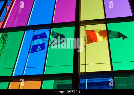 Quebec Provinz Flagge und der kanadischen Nationalflagge, Montreal, Quebec, Kanada, Nordamerika Stockfoto