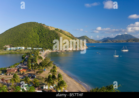Erhöhten Blick über Frigate Bay Beach, Frigate Bay, St. Kitts, Leeward-Inseln, West Indies, Karibik, Mittelamerika Stockfoto