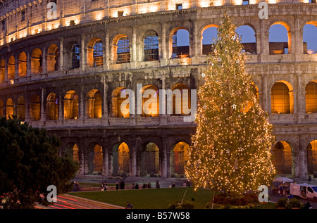 Kolosseum an Weihnachten Zeit, Rom, Latium, Italien, Europa Stockfoto