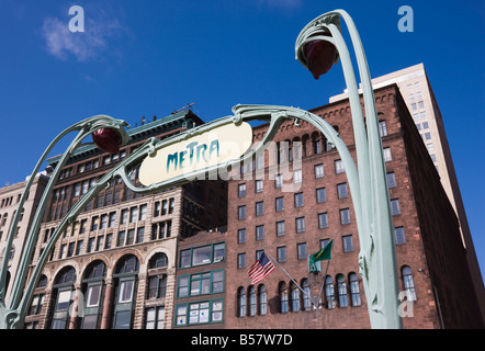 Metra-Schienensystem, Bahnhof unterzeichnen im Stil von Paris Metro, Chicago, Illinois, Vereinigte Staaten von Amerika, Nordamerika Stockfoto