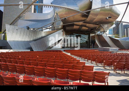 Jay Pritzker Pavilion, entworfen von Frank Gehry, Millennium Park, Chicago, Illinois, Vereinigte Staaten von Amerika, Nordamerika Stockfoto