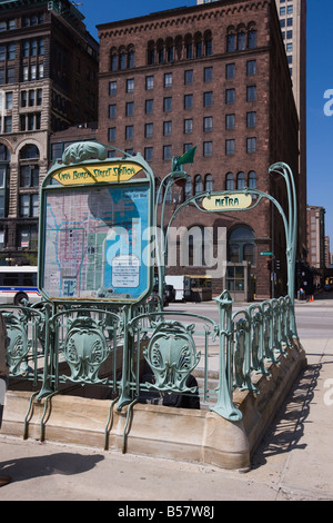 Metra-Schienensystem, Bahnhof unterzeichnen im Stil von Paris Metro, Chicago, Illinois, Vereinigte Staaten von Amerika, Nordamerika Stockfoto