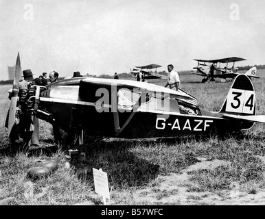 Die Comper Swift ein einsitziges Sportflugzeug für den Start des 1931 KingÕs Cup Air Race auf 26. Juli 1931 bei Heston in Westlondon abgebildet. Geflogen von Staffelführer J R Robb, (später Air Marshal) wurde sechste Platz bei 118,3 km/h erreicht. Das erste KingÕs Cup Air Race, vorgestellt von König George V der Royal Aero Club zur sportlichen Förderung war fliegen in Großbritannien, am 8. September 1922 von Croydon über Newcastle, Glasgow (über Nacht-Stop), Birmingham, Manchester, Bristol und Rückkehr in Croydon, 810 Meilen Stockfoto