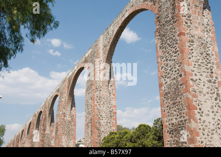 Aquädukt in den 1720er Jahren und 1730er Jahren, Wasser aus nahe gelegenen Quellen zu bringen, zu Santiago de Querétaro, Queretaro, Queretaro Zustand Stockfoto