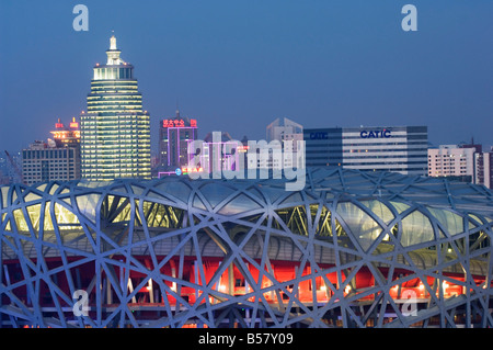 Nationalstadion in den Olympiapark beleuchtet in der Nacht, Peking, China, Asien Stockfoto