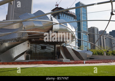 Jay Pritzker Pavilion, entworfen von Frank Gehry, Millennium Park, Chicago, Illinois, Vereinigte Staaten von Amerika, Nordamerika Stockfoto