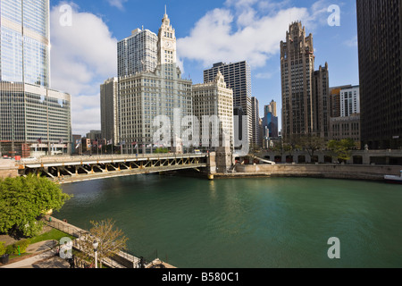 Das Wrigley Building, Center, North Michigan Avenue und Chicago River, Chicago, Illinois, Vereinigte Staaten von Amerika Stockfoto