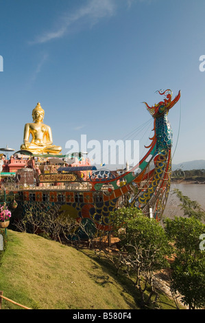 Riesigen goldenen Buddha an den Ufern des Mekong-Flusses in Sop Ruak, Thailand, Südostasien, Asien Stockfoto