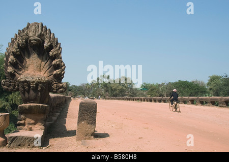 Der 12. Jahrhundert-Brücke in der Nähe von Siem Reap, Kambodscha, Indochina, Südostasien, Asien Stockfoto