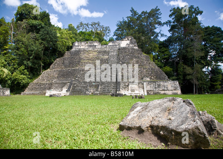 Plaza A Tempel, Maya-Ruinen, Caracol, Belize, Mittelamerika Stockfoto