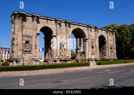 Porte de Mars römischen Bogen, Reims, Marne, Champagne-Ardenne, Frankreich, Europa Stockfoto