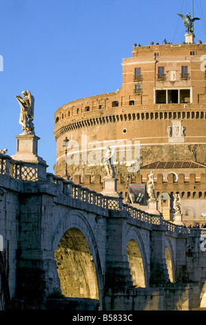 Engelsburg (Castello San) und St. Angelo-Brücke, Rom, Latium, Italien, Europa Stockfoto