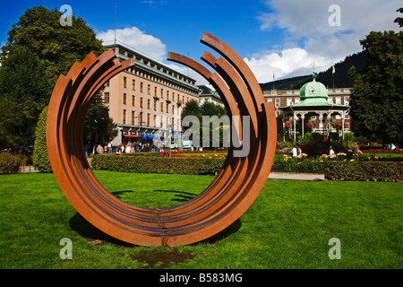 Außerhalb der West Norwegen Museum für angewandte Kunst, Skulptur Bergen Stadt, Norwegen, Skandinavien, Europa Stockfoto