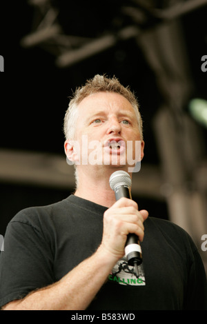 Billy Bragg machen Armut Geschichte März singen in Wiesen Parken Edinburgh wo der März begann und endete. Stockfoto
