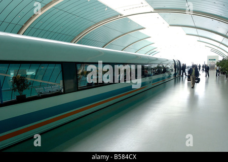 Der Maglev, vom internationalen Flughafen Pudong zur u-Bahn-Station Long Yang Road, Shanghai, China Stockfoto