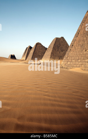 Die Pyramiden von Meroe, Sudan beliebtesten touristischen Attraktion, Bagrawiyah, Sudan, Afrika Stockfoto