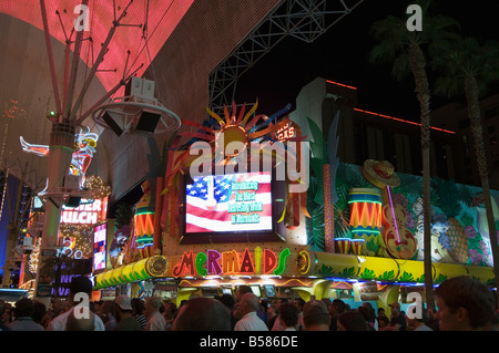 Fremont Street, der ältere Teil des Las Vegas bei Nacht, Las Vegas, Nevada, Vereinigte Staaten von Amerika, Nordamerika Stockfoto