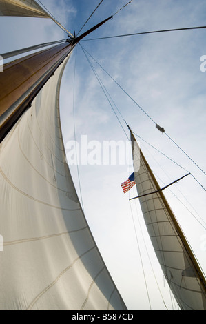 Alte Vintage Segelboot in Knapps Narrows Tilghman Island Talbot County Chesapeake Bay Area Maryland Vereinigte Staaten von Amerika Stockfoto