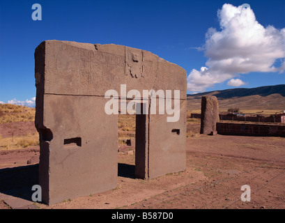 Das Tor der Sonne auf dem Gelände der Tiahuanaco, UNESCO-Weltkulturerbe, Titicaca-See, in Bolivien, Südamerika Stockfoto