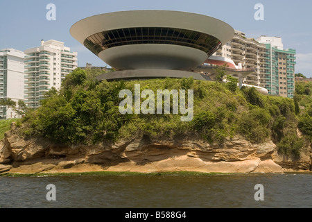 Museum für zeitgenössische Kunst, entworfen von Oscar Niemeyer Niterói Rio de Janeiro Brasilien Südamerika Stockfoto