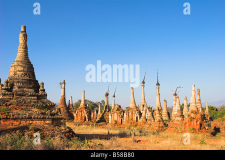 Komplex von unrestaurierten Schreine und Stupas in Nyaung Ohak Kloster, Indein, Inle-See, Shan State in Myanmar Stockfoto