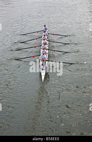 Studentin Mannschaft Rudern in Oxford University Achter Woche Wettbewerb Oxford England UK Stockfoto