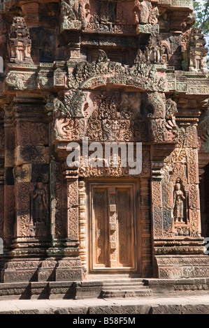 Banteay Srei Hindu-Tempel, in der Nähe von Angkor, UNESCO-Weltkulturerbe, Siem Reap, Kambodscha, Indochina, Südost-Asien Stockfoto